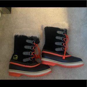 Sorel Joan of Arctic style boots